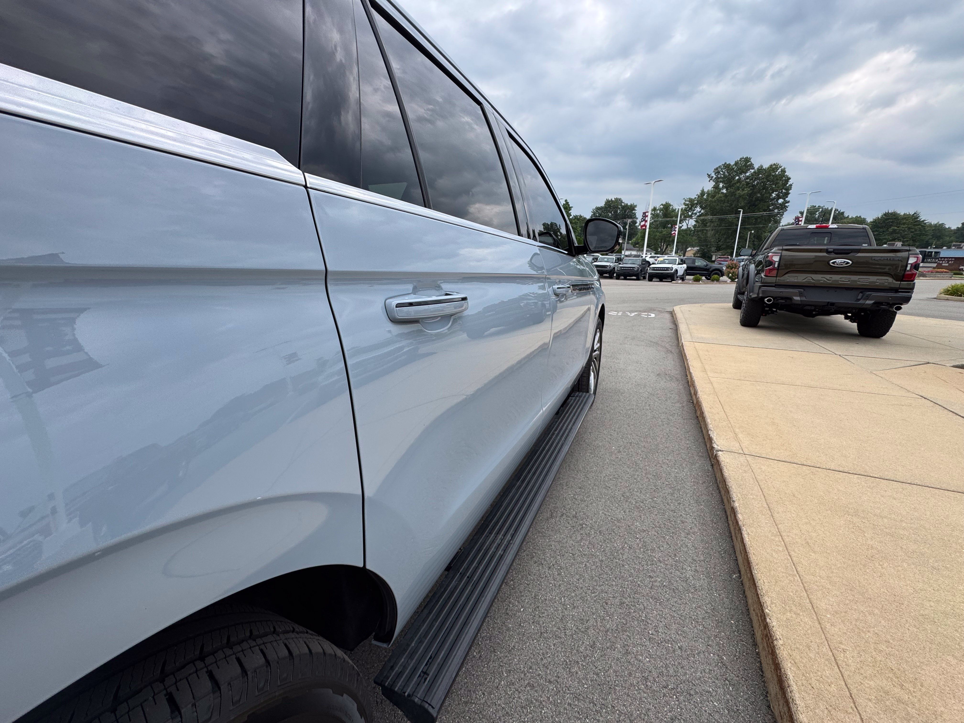 Used 2025 Lincoln Navigator L Reserve AWD/4WD image 18
