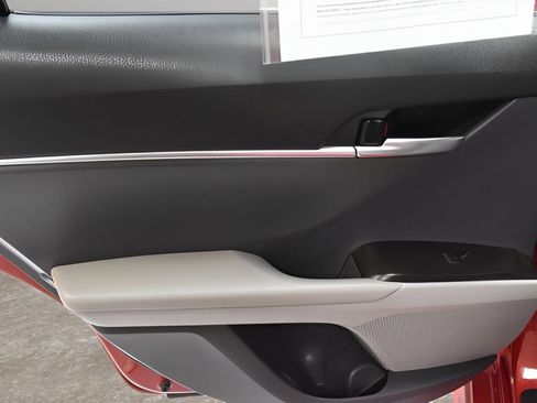 Used 2021 Toyota Camry SE image 28