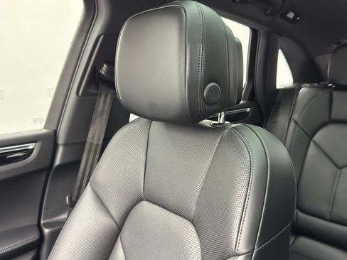 Used 2022 Porsche Macan S AWD/4WD image 46