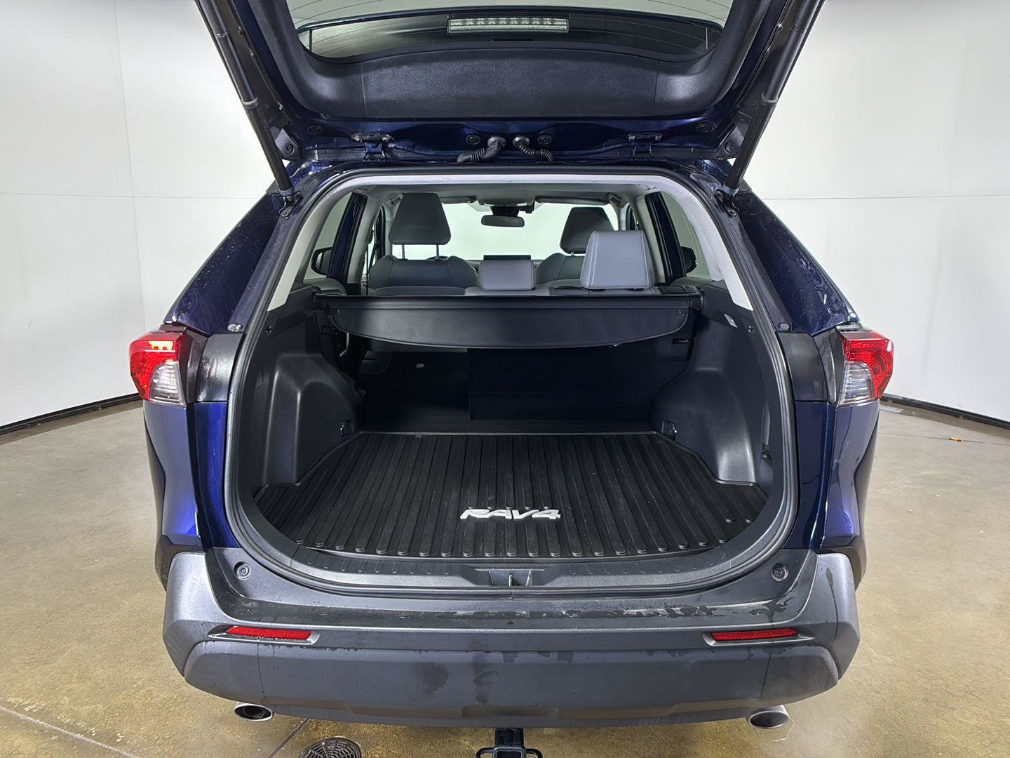 Used 2021 Toyota RAV4 XLE Premium AWD/4WD image 11
