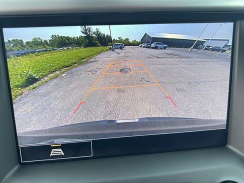 Used 2023 GMC Acadia SLT w/ LPO, Floor Liner Package AWD/4WD image 33