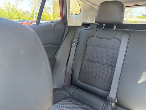 Used 2025 Chevrolet Trax LT image 38