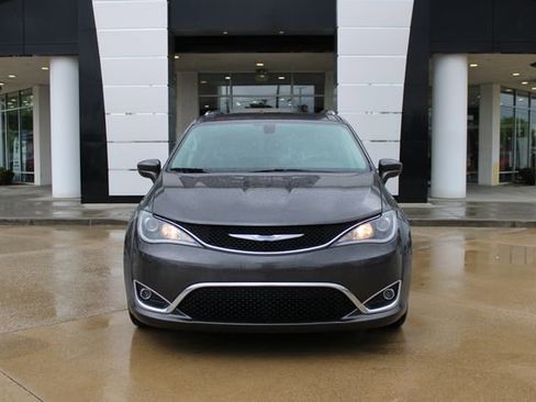 Used 2018 Chrysler Pacifica Touring-L Plus w/ Tire & Wheel Group FWD image 28