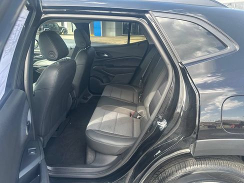 Used 2025 Chevrolet Trax LT FWD image 12