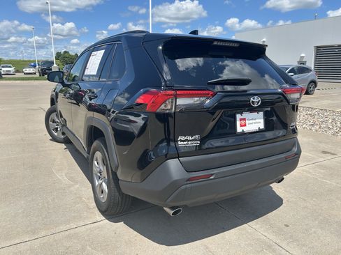 Used 2025 Toyota RAV4 XLE AWD/4WD image 4