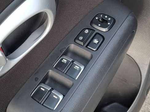 Used 2018 Kia Soul + FWD image 24