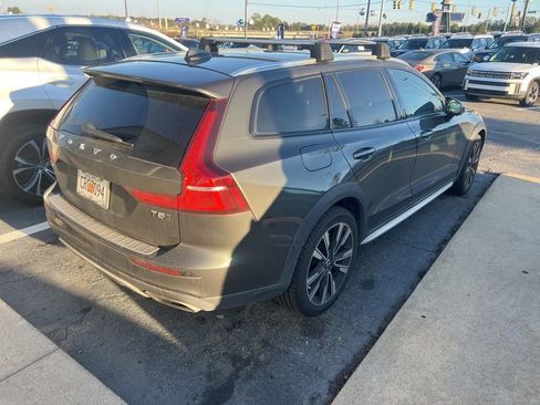 Used 2021 Volvo V60 T5 Cross Country w/ Lounge Package image 5