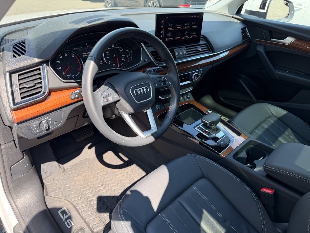 Used 2023 Audi Q5 2.0T Premium w/ Convenience Package AWD/4WD image 16