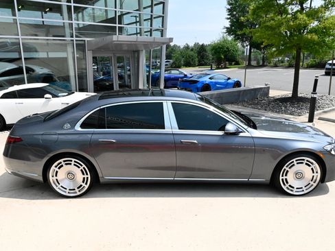 Used 2023 Mercedes-Benz Maybach S 680 4MATIC w/ Manufaktur Leather Package image 4