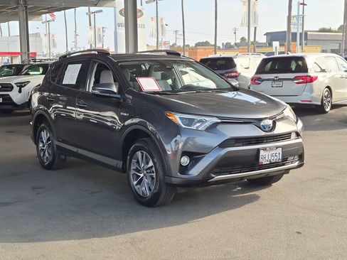 Certified 2018 Toyota RAV4 XLE AWD/4WD image 2