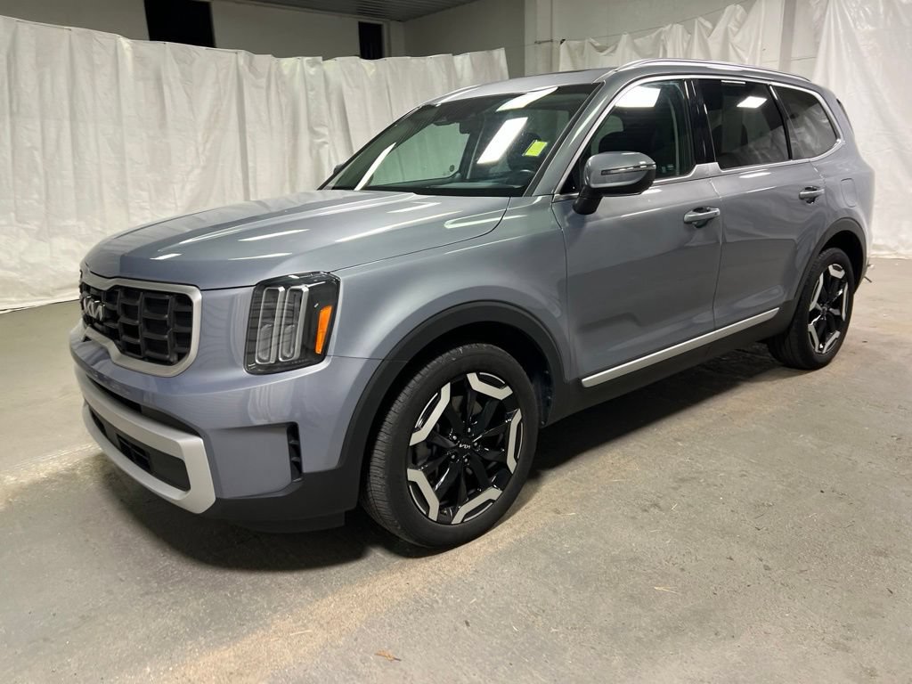 Used 2025 Kia Telluride S FWD image 3