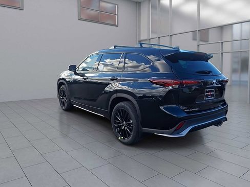 New 2026 Toyota Highlander XSE image 9
