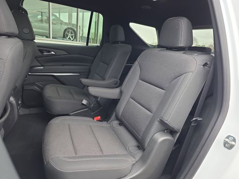Used 2025 Chevrolet Traverse LT image 33