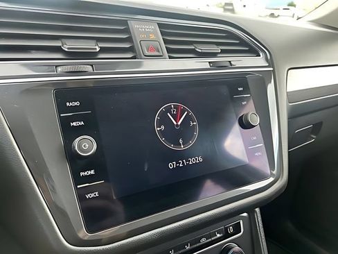Used 2020 Volkswagen Tiguan SEL AWD/4WD image 33