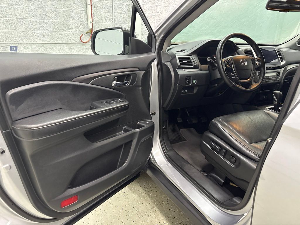 Used 2017 Honda Ridgeline RTL-T image 14