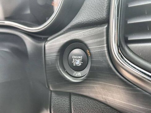Used 2021 Jeep Grand Cherokee Laredo RWD image 16
