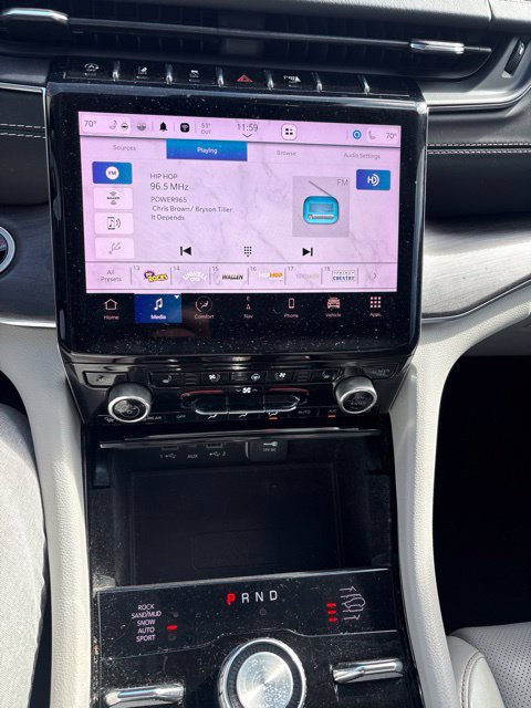 Certified 2022 Jeep Grand Cherokee L Overland w/ Luxury Tech Group IV AWD/4WD image 8