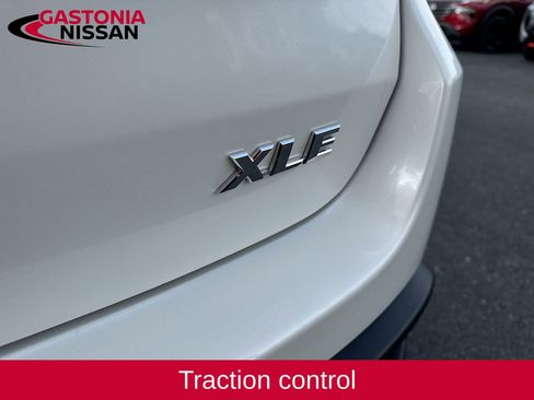 Used 2019 Toyota Highlander XLE FWD image 6