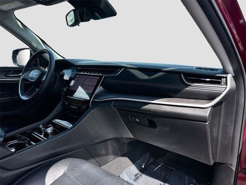 Used 2023 Jeep Grand Cherokee Limited image 33