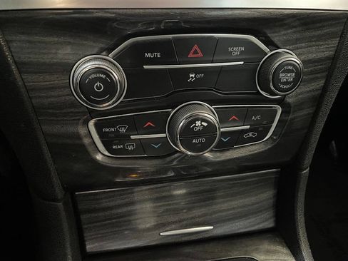 Used 2018 Chrysler 300 Touring image 33