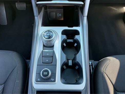 Used 2023 Ford Explorer XLT AWD/4WD image 29