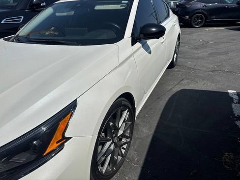 Certified 2023 Nissan Altima 2.0 SR FWD image 2