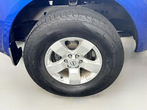 Used 2013 Nissan Frontier SV image 11