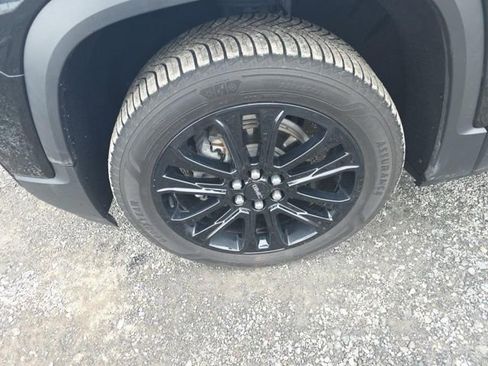 Used 2022 GMC Acadia SLT w/ Elevation Edition image 15