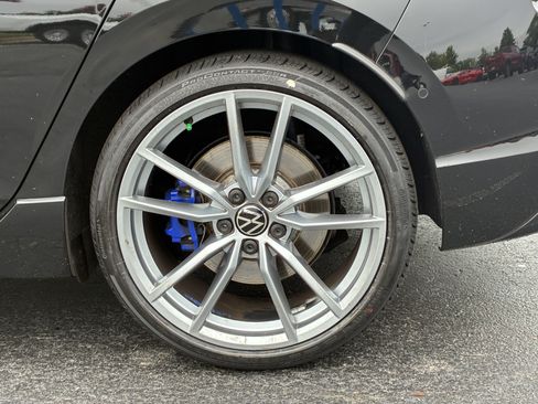 Used 2024 Volkswagen Golf R AWD/4WD image 9