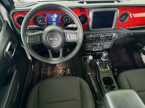 Used 2023 Jeep Gladiator Sport AWD/4WD image 4