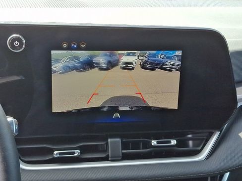 Used 2025 Chevrolet Equinox LT AWD/4WD image 18