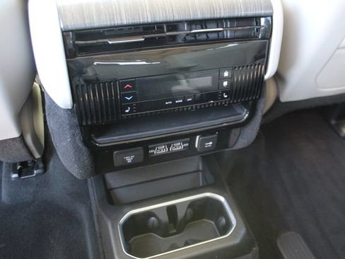 Used 2023 Jeep Wagoneer Series II w/ Premium Group I AWD/4WD image 33