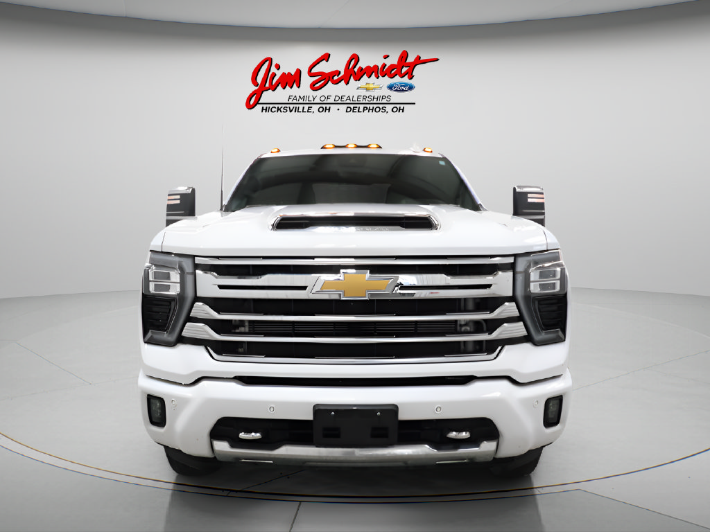 Used 2025 Chevrolet Silverado 3500 High Country w/ High Country Premium Package AWD/4WD image 3