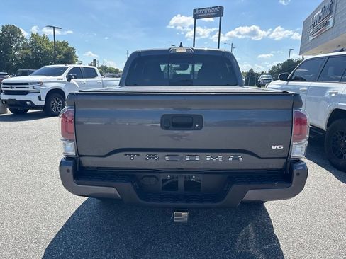 Used 2020 Toyota Tacoma TRD Sport w/ TRD Premium Sport Package AWD/4WD image 7