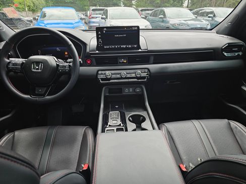 Certified 2025 Honda Pilot Black Edition image 22