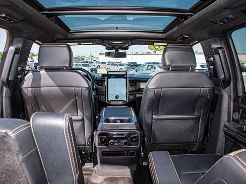Used 2024 Ford Expedition Platinum image 19
