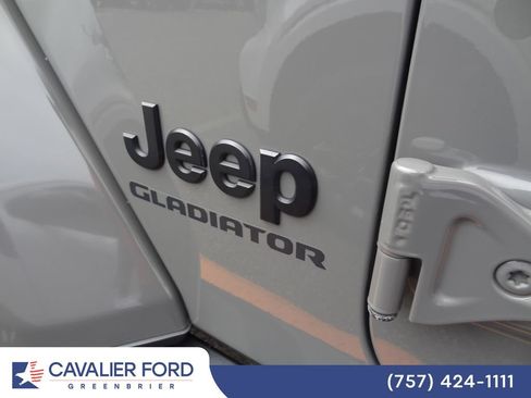 Used 2022 Jeep Gladiator Overland AWD/4WD image 16