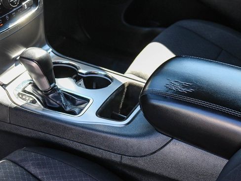 Used 2018 Jeep Grand Cherokee Laredo image 19