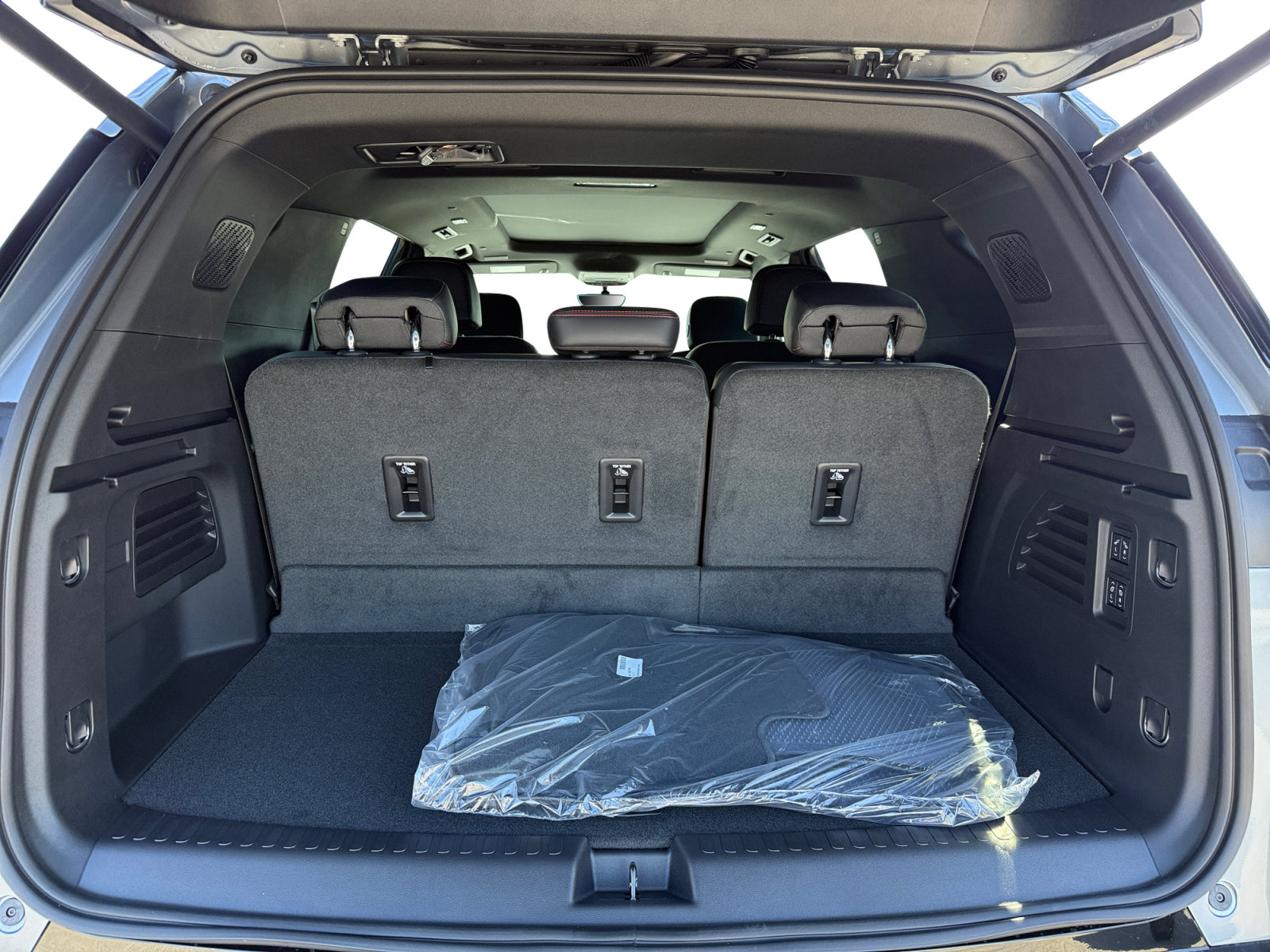 New 2027 Chevrolet Traverse RS AWD/4WD image 17