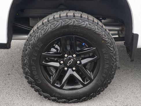 New 2026 Chevrolet Silverado 1500 Custom Trail Boss w/ LPO, Dark Essentials Package image 12