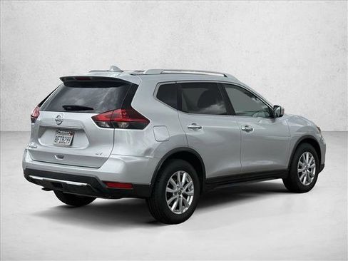 Used 2018 Nissan Rogue SV FWD image 5
