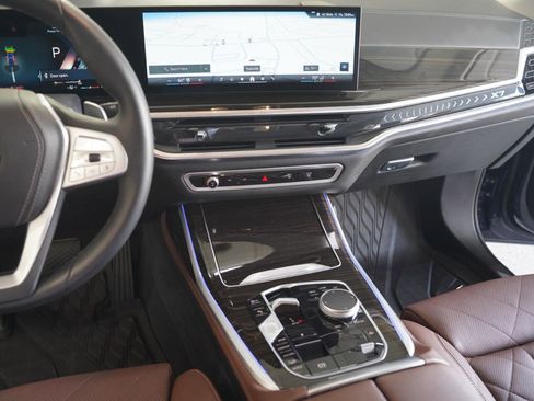 Used 2024 BMW X7 xDrive40i AWD/4WD image 18