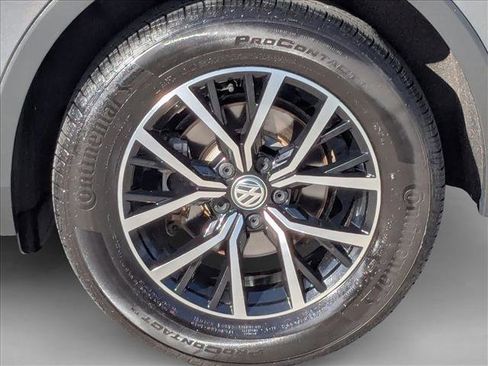 Used 2021 Volkswagen Tiguan SE image 25