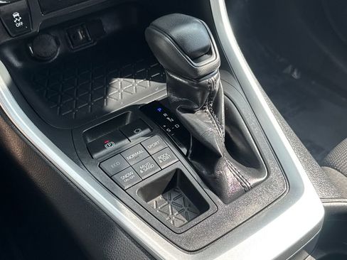 Used 2019 Toyota RAV4 LE w/ All Weather Liner Package AWD/4WD image 24
