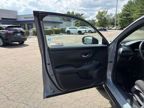 Used 2023 Honda HR-V Sport image 9