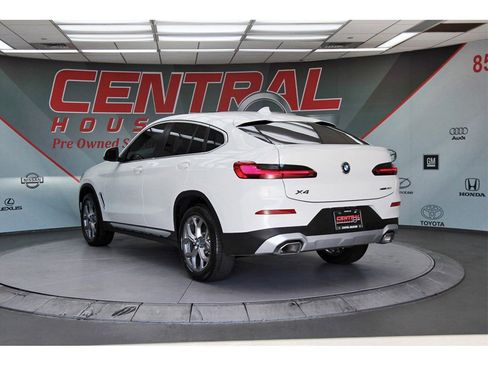 Used 2025 BMW X4 xDrive30i image 4