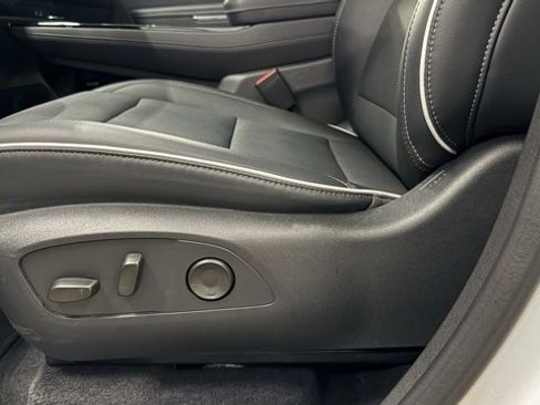 Used 2025 Buick Enclave Preferred image 13