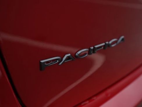 New 2026 Chrysler Pacifica Select image 41