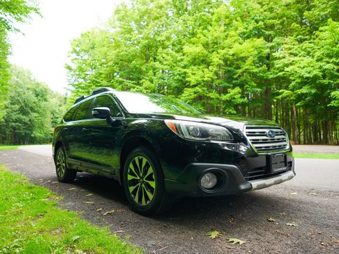 Used 2017 Subaru Outback 2.5i Limited AWD/4WD image 3