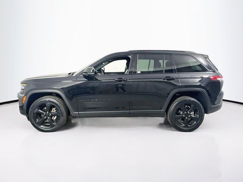 Used 2023 Jeep Grand Cherokee Altitude AWD/4WD image 8